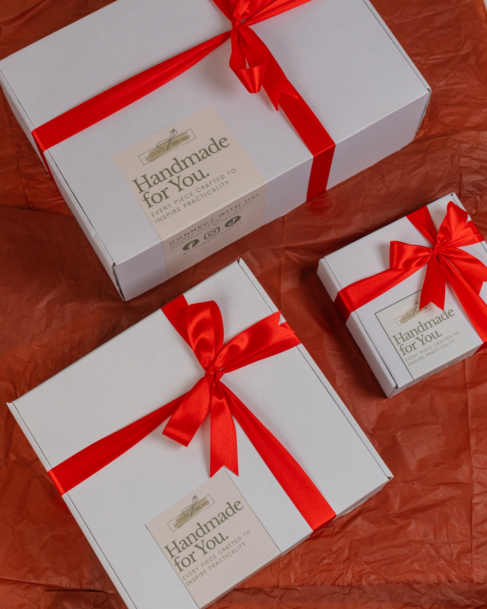 Jane Everyday Carry All Tote Bag & Large Puffer Organizer Pouch| The Holiday Gift Box by Vintage Threads